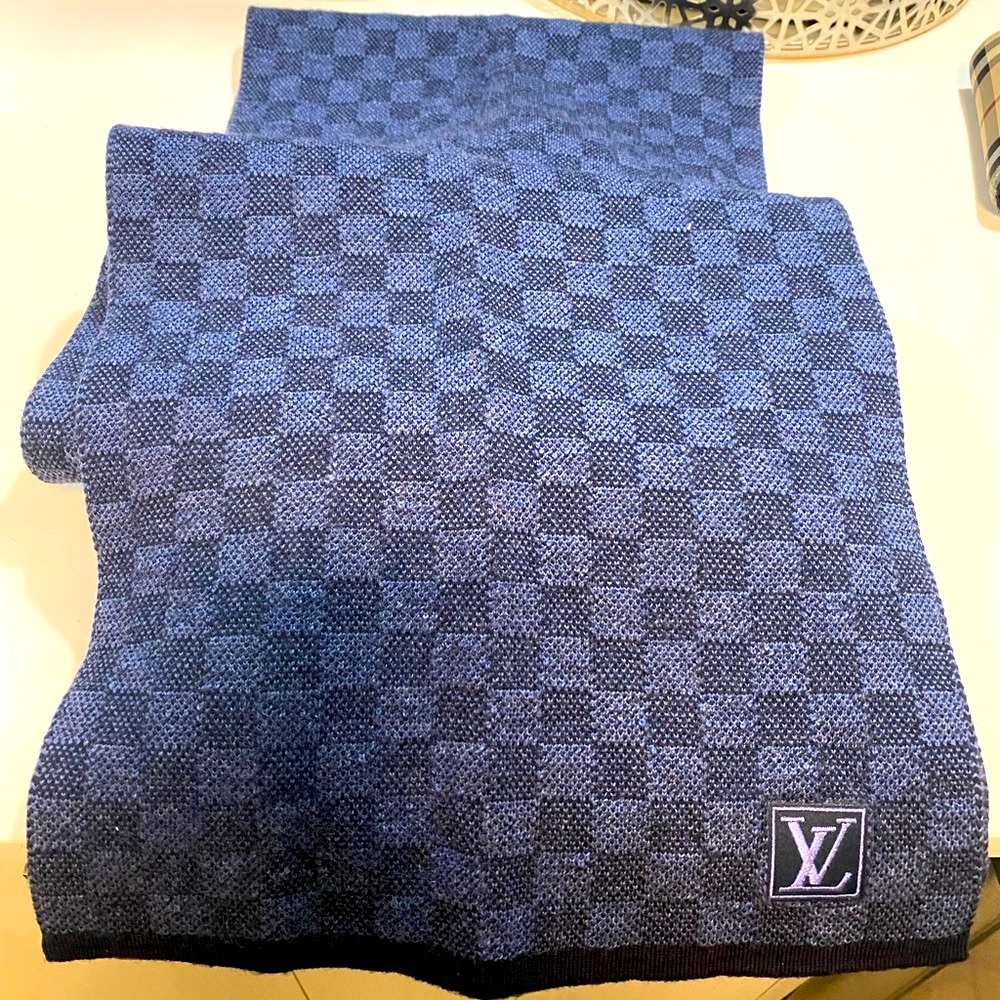 Louis Vuitton neck scarf (Authentic)